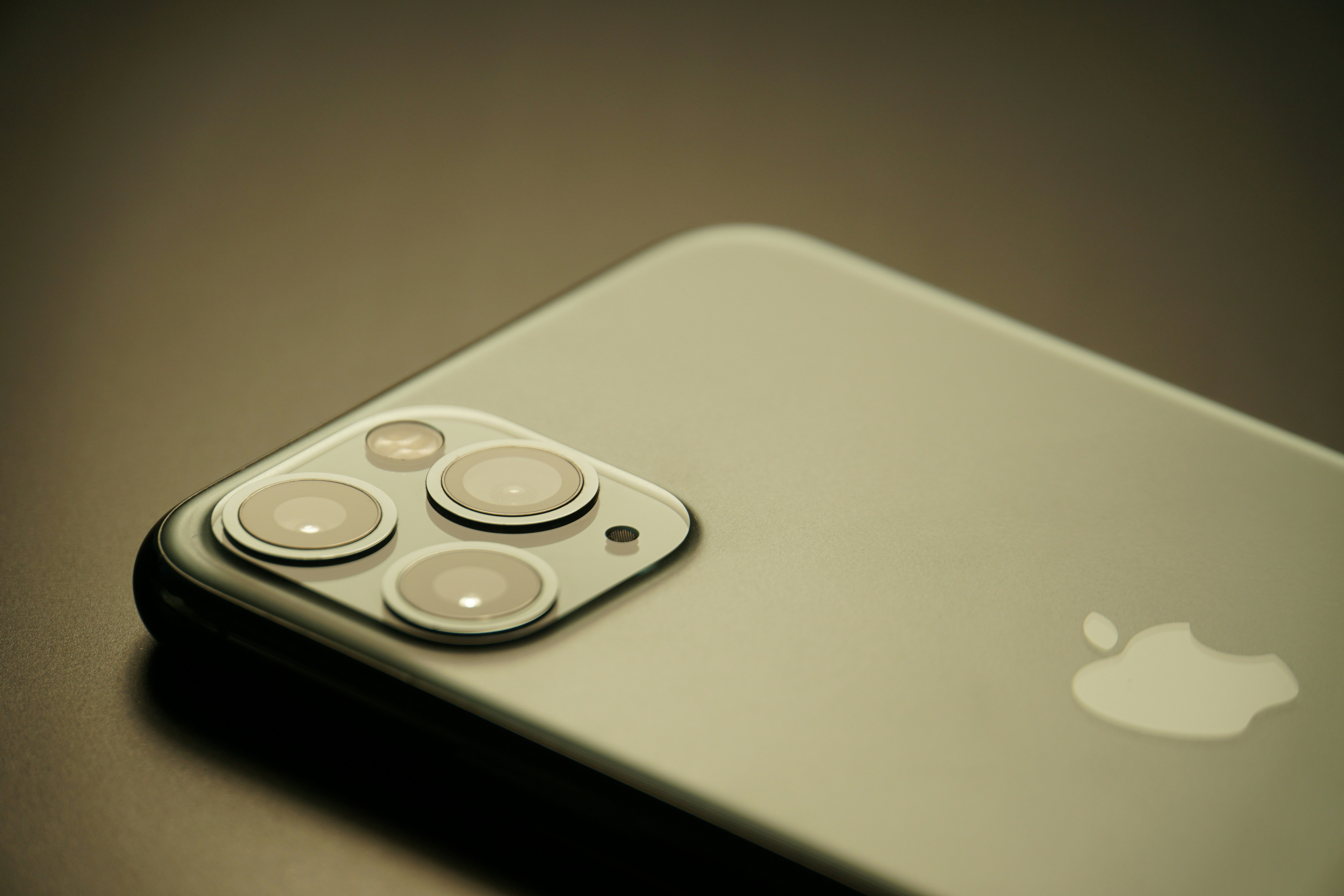 cel iphone.jpg